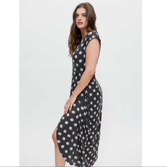 UO Zina Wrap Midi Dress - Picture 2 of 4